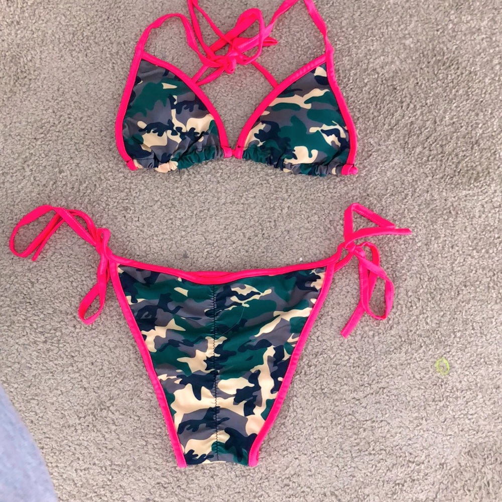 Camo bikini with hot pink trim
